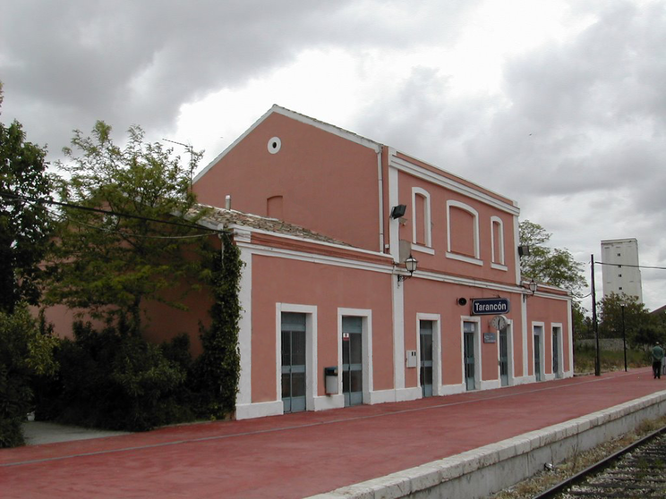 Tarancón,_estación_de_tren_(23-05-2004)